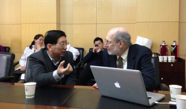 耶魯大學(xué)醫(yī)學(xué)院Rizzolo教授來訪我校并進行課程改革講座1