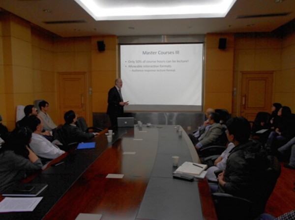 耶魯大學(xué)醫(yī)學(xué)院Rizzolo教授來訪我校并進行課程改革講座2